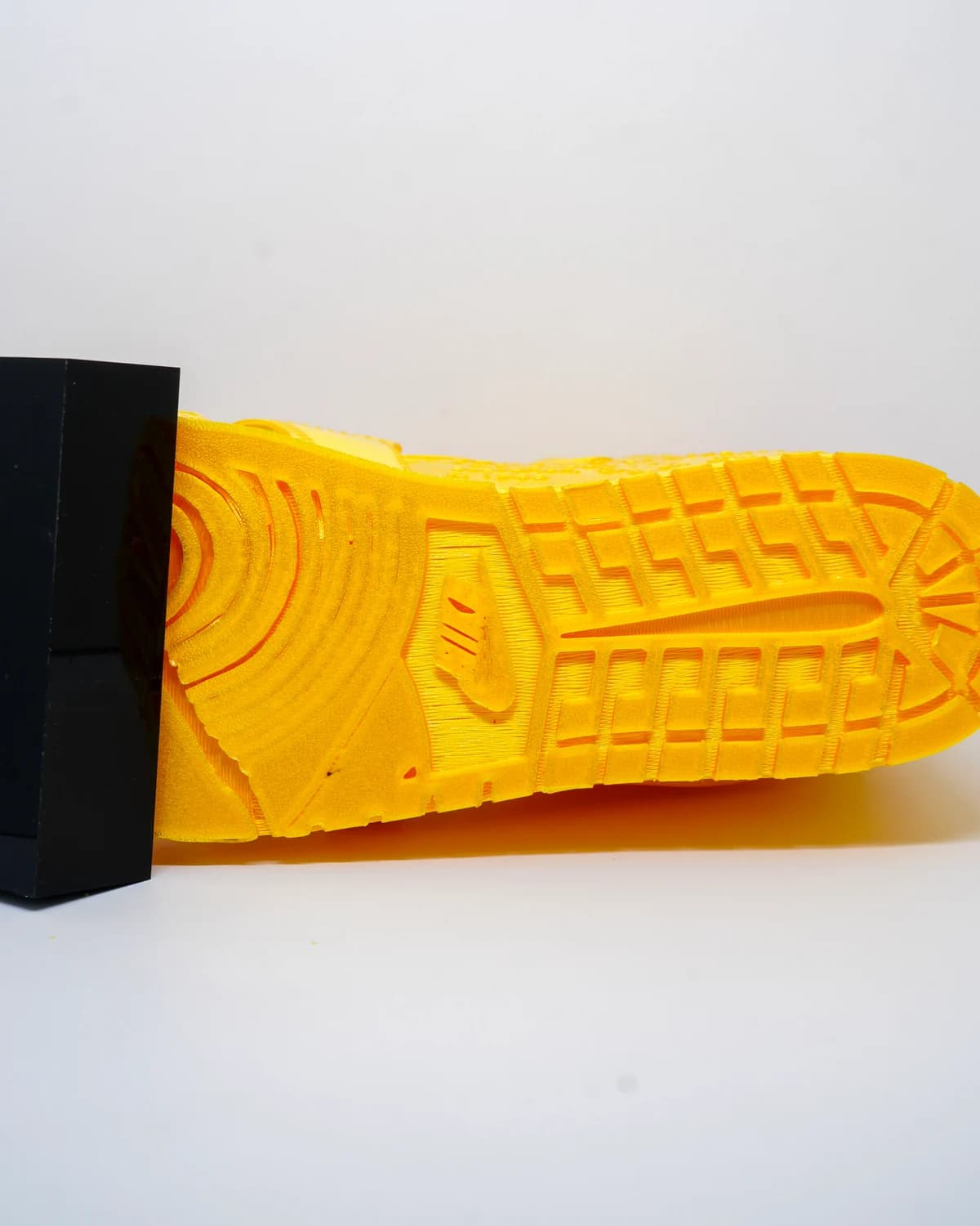 Semelle sculptée du petit soulier jaune CAVART.
